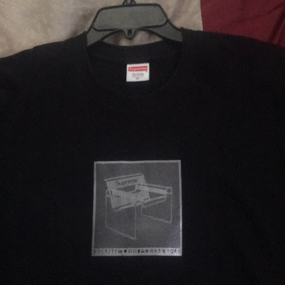 SUPREME CHAIR TEE